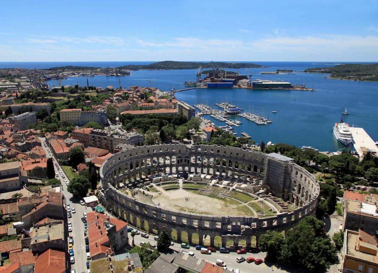 Apartments With A Parking Space Pula - 6985 Exterior foto