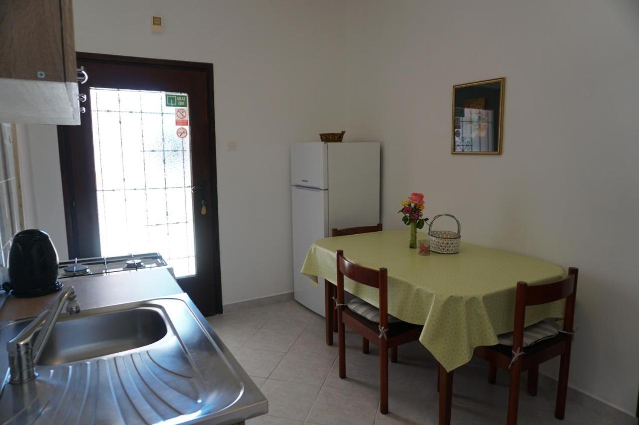 Apartments With A Parking Space Pula - 6985 Exterior foto